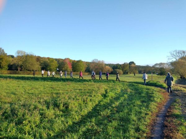 Yogawandelaar op pad in Langdorp