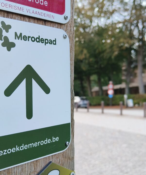 Merodepadbordje aan de abdij van Averbode