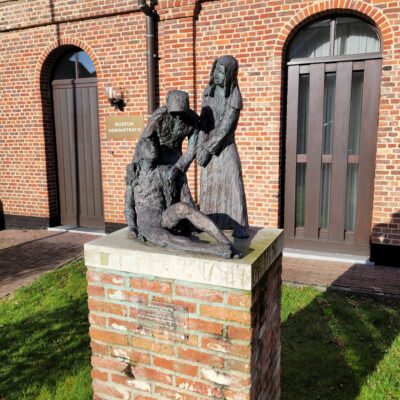 Beeld ziekenverzorging aan Gasthuismuseum in Geel